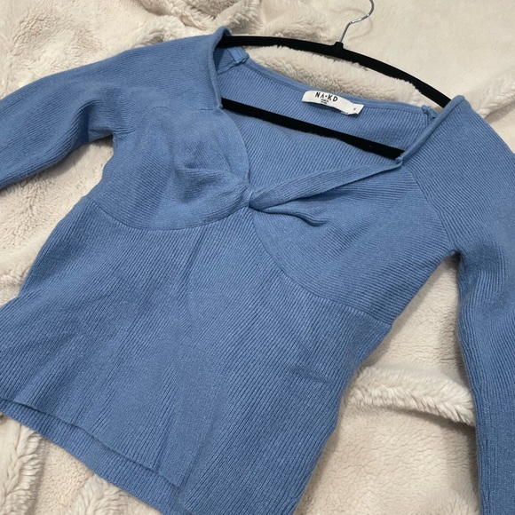 Blue playful/romantic crop top 💙🦋 - Picture 8 of 9